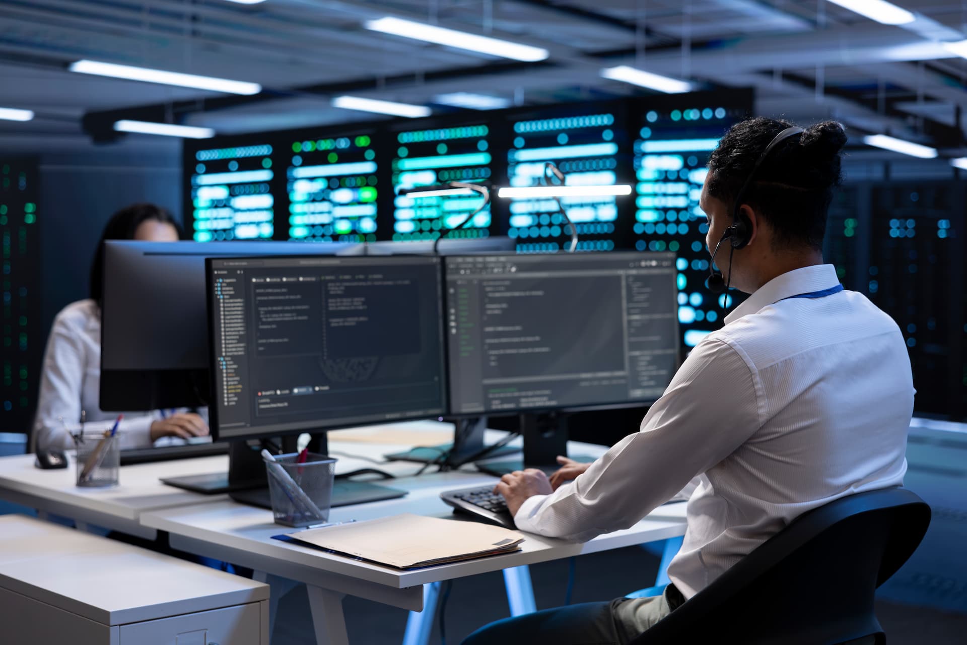Data centre specialist troubleshooting server hardware